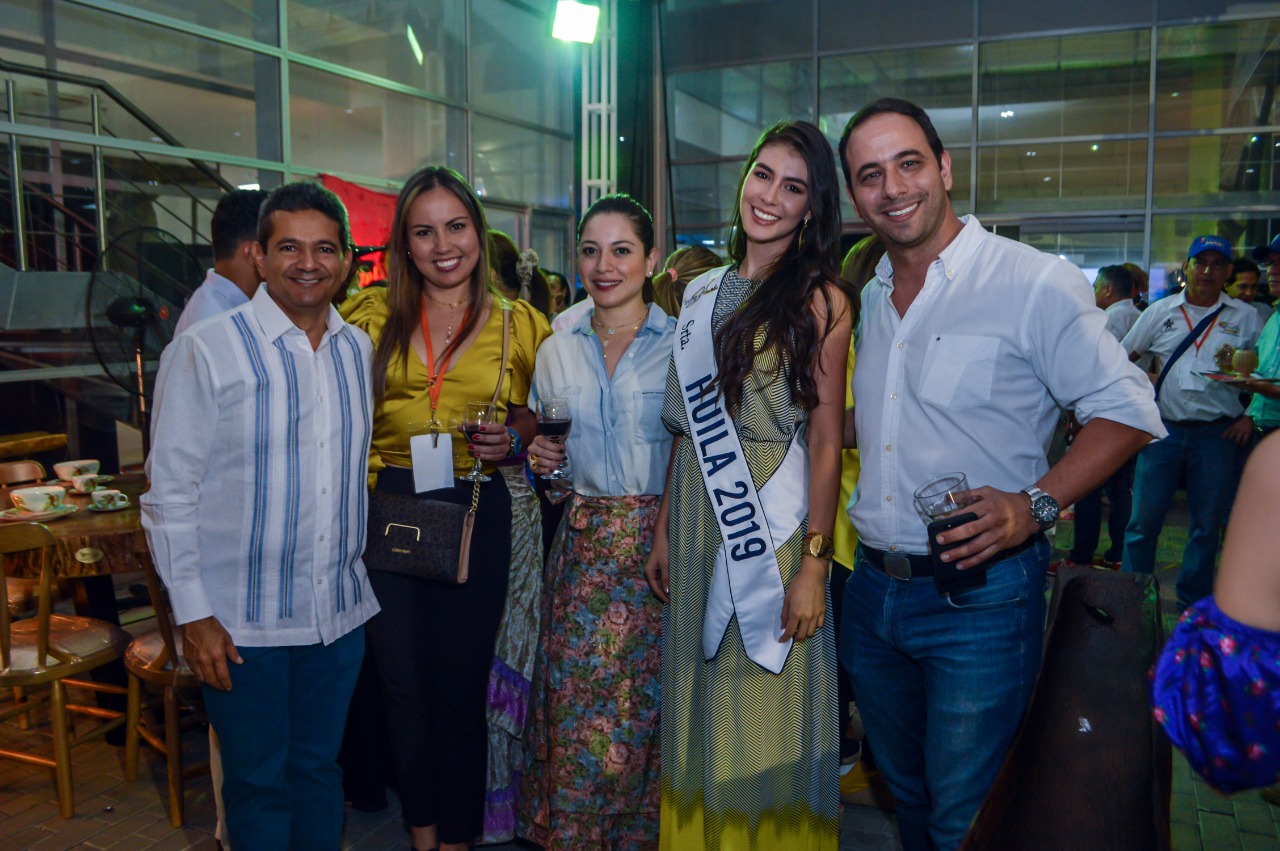 Ariel Rincón Machado, Presidente Cámara de Comercio de Neiva; Andrea Fierro, Viviana de Uribe, Alejandra Salazar, Señorita Huila y Juan José Uribe.